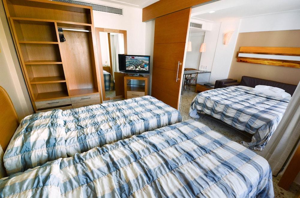 Coral Plaza Hotel